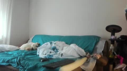 Issabelle online show from October 6, 2025, 6:11 am