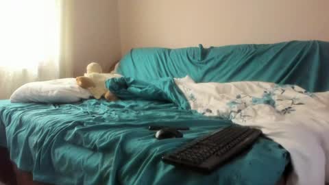 Issabelle online show from April 1, 2026, 6:03 am