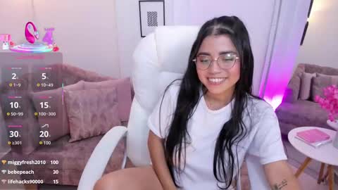 issi_loren online show from October 19, 2025, 7:25 pm