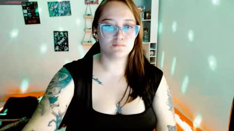 Yiz online show from February 23, 2025, 7:22 am