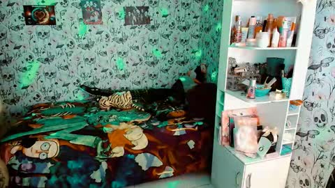 Yiz online show from November 30, 2025, 12:36 am