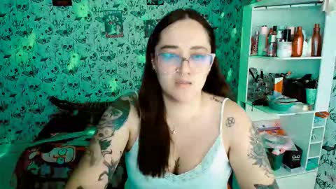 Yiz online show from December 14, 2025, 3:45 am