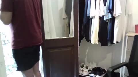 italianboybcn online show from October 8, 2025, 7:17 am