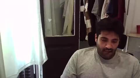 italianboybcn online show from November 5, 2025, 8:25 am