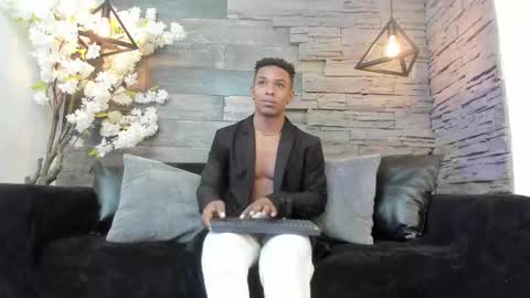 Italo Moore online show from October 4, 2025, 12:03 pm