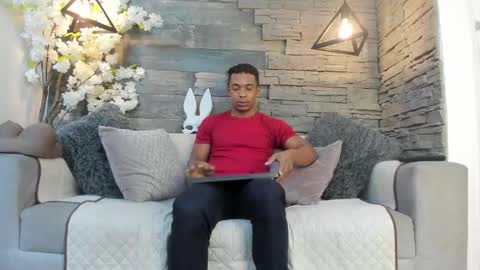 Italo Moore online show from October 12, 2025, 12:04 pm