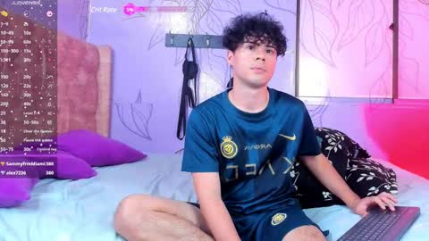 Snapshot of ithan_salvatore chatting on January 5, 2025, 10:19 pm Ithan and Friends online show from January 5, 2025, 10:19 pm