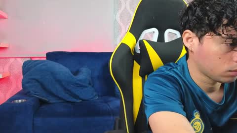 Snapshot of ithan_salvatore chatting on January 9, 2025, 1:56 pm Ithan and Friends online show from January 9, 2025, 1:56 pm