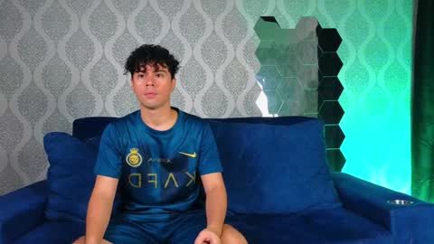 Snapshot of ithan_salvatore chatting on January 17, 2025, 7:30 am Ithan and Friends online show from January 17, 2025, 7:30 am