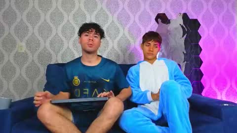 Snapshot of ithan_salvatore chatting on February 11, 2025, 7:38 pm Ithan and Friends online show from February 11, 2025, 7:38 pm