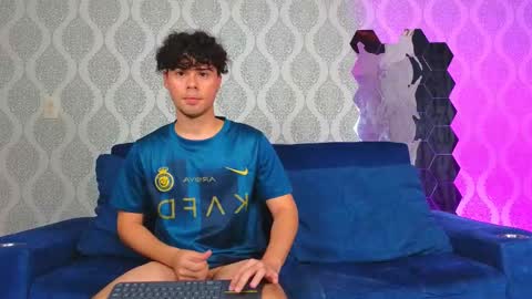 Snapshot of ithan_salvatore chatting on February 11, 2025, 10:39 pm Ithan and Friends online show from February 11, 2025, 10:39 pm