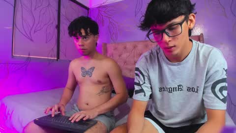 Snapshot of ithan_salvatore chatting on March 6, 2025, 1:46 pm Ithan and Friends online show from March 6, 2025, 1:46 pm