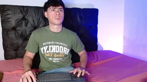 Snapshot of ithan_salvatore chatting on February 10, 2026, 8:18 am Ithan and Friends online show from February 10, 2026, 8:18 am