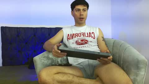 Snapshot of ithan_salvatore chatting on February 18, 2026, 6:42 am Ithan and Friends online show from February 18, 2026, 6:42 am