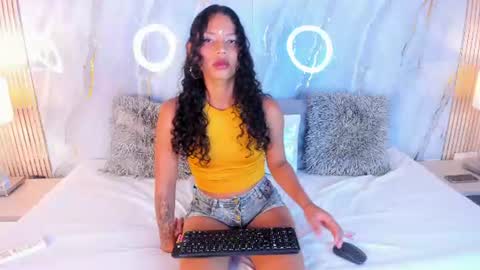 Lexie  online show from June 18, 2026, 1:04 pm