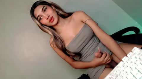 Bella online show from January 14, 2025, 4:47 am