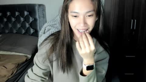 Snapshot of its_me_cora chatting on February 6, 2025, 8:02 pm Cora online show from February 6, 2025, 8:02 pm