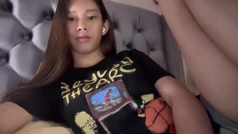 Snapshot of its_me_cora chatting on October 19, 2025, 3:01 pm Cora online show from October 19, 2025, 3:01 pm