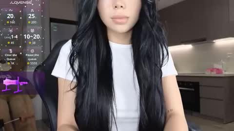 Queen Liya online show from October 28, 2025, 5:15 pm