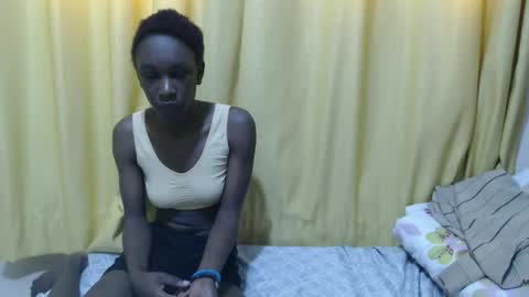 Snapshot of itslaynne chatting on October 8, 2025, 10:24 am Laynne online show from October 8, 2025, 10:24 am