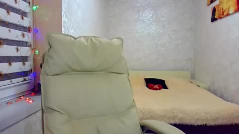 Snapshot of itslunaday chatting on February 19, 2025, 6:32 pm itslunaday online show from February 19, 2025, 6:32 pm
