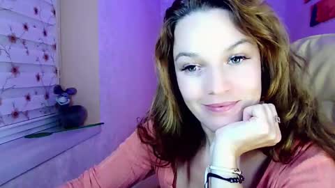Snapshot of itslunaday chatting on September 23, 2025, 5:49 pm itslunaday online show from September 23, 2025, 5:49 pm