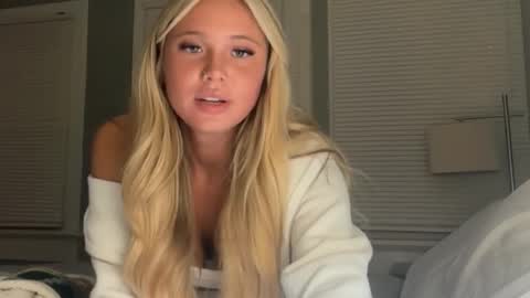 OF  madisynmaee online show from December 4, 2025, 4:44 am