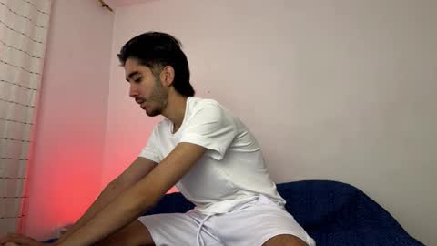 Snapshot of itsmartin_ chatting on February 15, 2026, 3:53 pm itsmartin_ online show from February 15, 2026, 3:53 pm