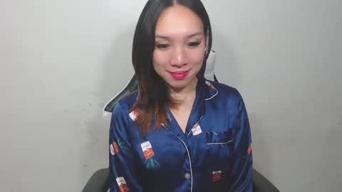 itsmehotqueen online show from October 6, 2025, 4:37 pm