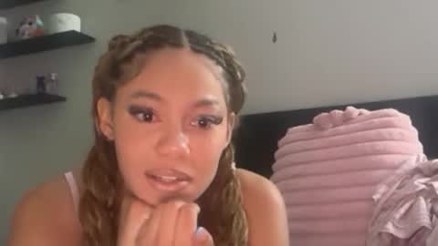 itsraevynfoxe online show from May 27, 2026, 1:57 am