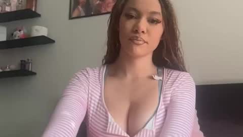itsraevynfoxe online show from May 27, 2026, 11:13 pm