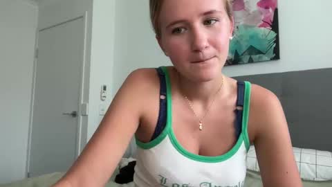 Snapshot of itsssosierra chatting on December 4, 2024, 11:35 pm Sierra online show from December 4, 2024, 11:35 pm