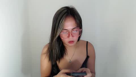 itsurgil_kloeh online show from November 17, 2025, 7:03 am