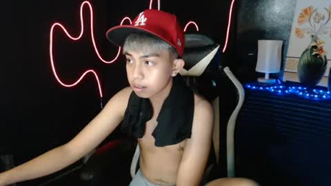 Snapshot of itsyourcummerboy_xx chatting on June 17, 2026, 3:24 pm Kyle online show from June 17, 2026, 3:24 pm