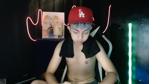 Snapshot of itsyourcummerboy_xx chatting on June 22, 2026, 5:43 pm Kyle online show from June 22, 2026, 5:43 pm