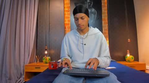 Snapshot of itszairen chatting on February 8, 2026, 3:43 am itszairen online show from February 8, 2026, 3:43 am