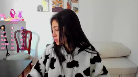 Snapshot of itziar_cailanie chatting on October 26, 2025, 2:56 pm Itziar  online show from October 26, 2025, 2:56 pm