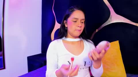 ivannaa18 online show from October 9, 2025, 3:59 am