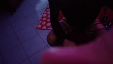 Snapshot of ivariello chatting on October 18, 2025, 5:10 am yves online show from October 18, 2025, 5:10 am