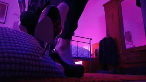 Snapshot of ivariello chatting on November 23, 2025, 5:07 am yves online show from November 23, 2025, 5:07 am