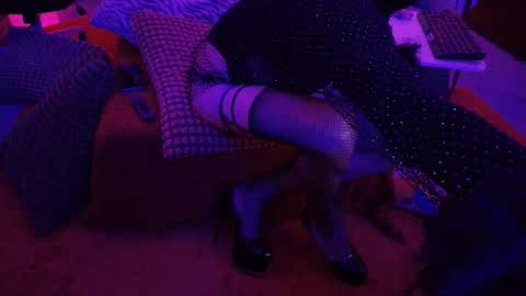 Snapshot of ivariello chatting on November 25, 2025, 12:32 am yves online show from November 25, 2025, 12:32 am