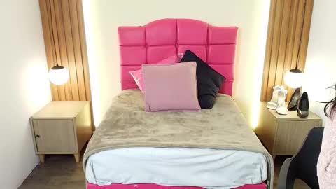 I V O N N E R O S S online show from February 16, 2026, 12:01 pm