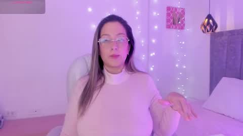 N A T H A L Y   online show from January 7, 2026, 4:04 am