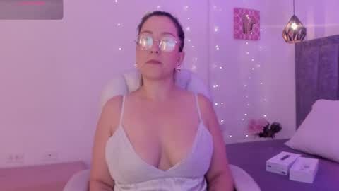 N A T H A L Y   online show from January 13, 2026, 4:29 am