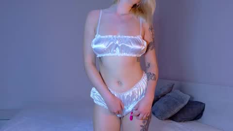 ivory_soule online show from November 7, 2025, 4:51 pm