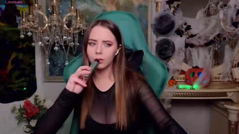 Snapshot of ivorywood_ chatting on November 1, 2025, 5:04 pm ivorywood_ online show from November 1, 2025, 5:04 pm