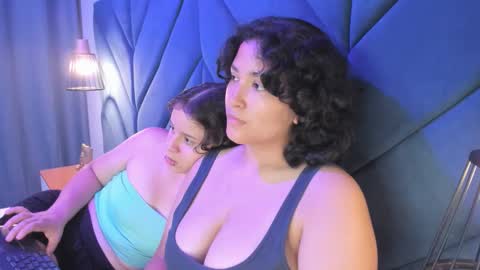 Ivy and Molly online show from November 9, 2025, 9:57 pm