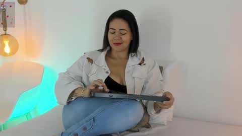 Snapshot of ivyblackk chatting on November 6, 2025, 2:51 pm Ivy online show from November 6, 2025, 2:51 pm