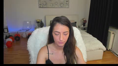 Snapshot of ivyfoxx_ chatting on December 8, 2024, 4:39 pm IvyFox online show from December 8, 2024, 4:39 pm