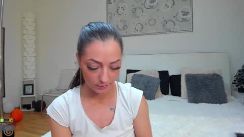 Snapshot of ivyfoxx_ chatting on January 22, 2025, 5:17 pm IvyFox online show from January 22, 2025, 5:17 pm